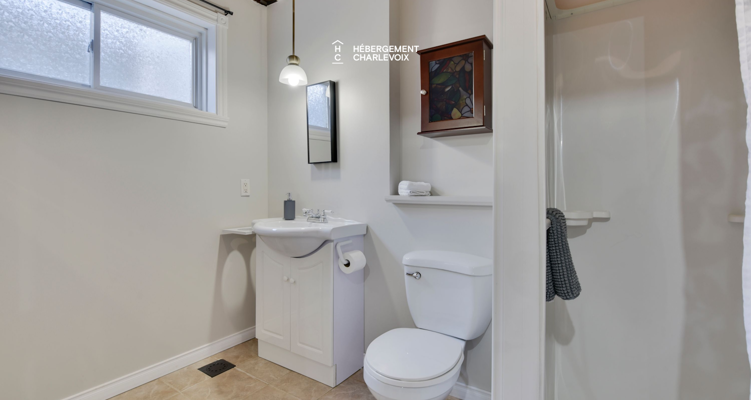 MAR-17 - Roof terrace with river view.